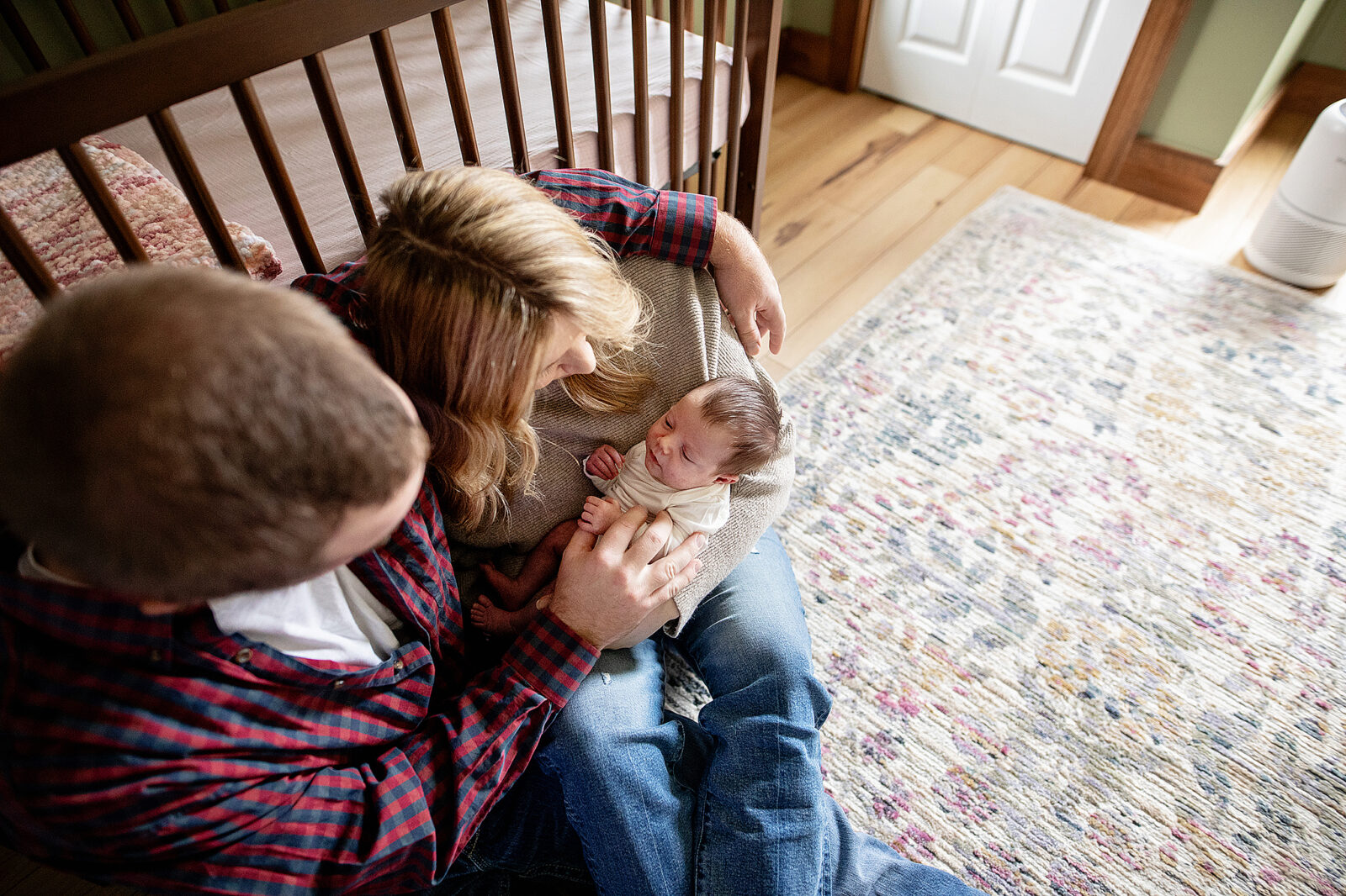 mom and dad in and in-home newborn session in columbus ohio