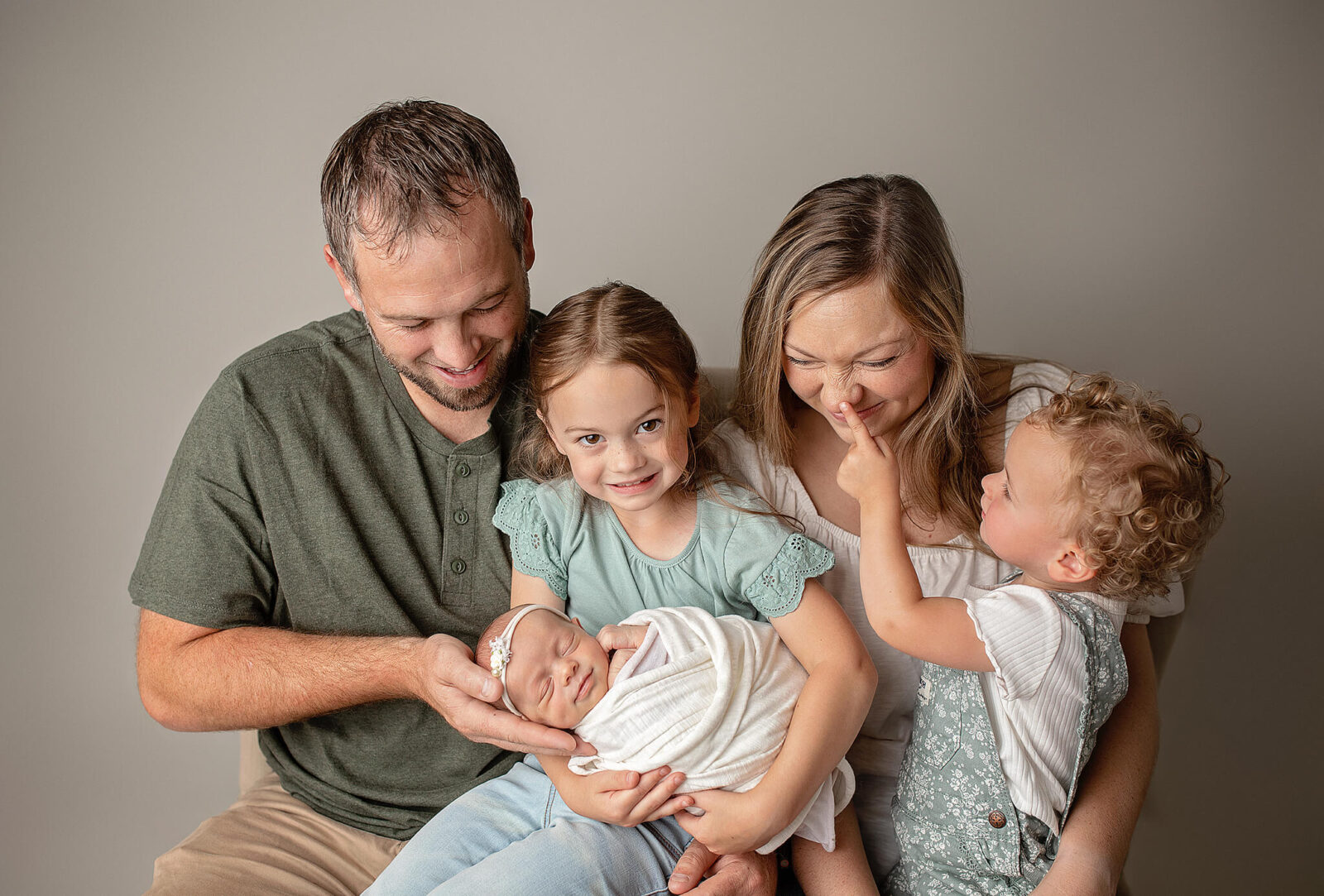 Family of 5 in Bucyrus, OHio photography studio for newborn photos